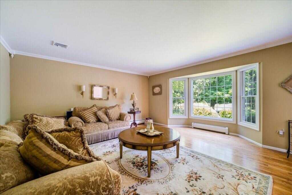 10 Evergreen Court, Suffern, NY 10901 - Photo 5 of 31