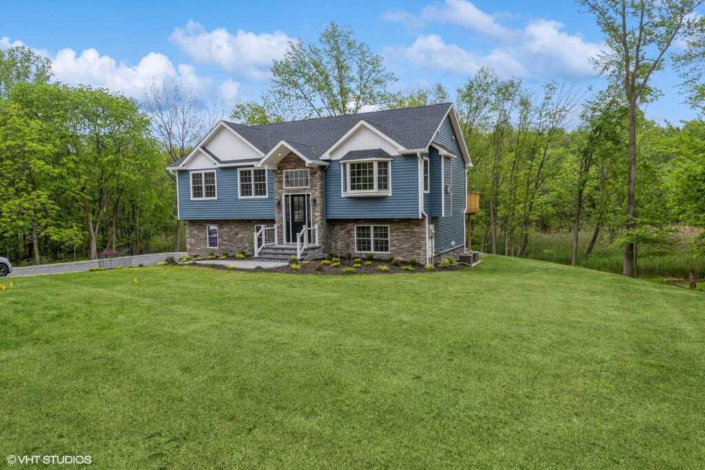 6 Reina Court, Valley Cottage, NY 10989