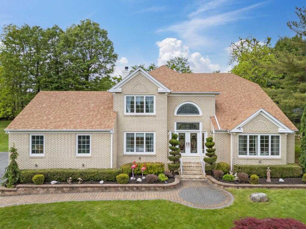 8 Stark Court, New City, NY 10956