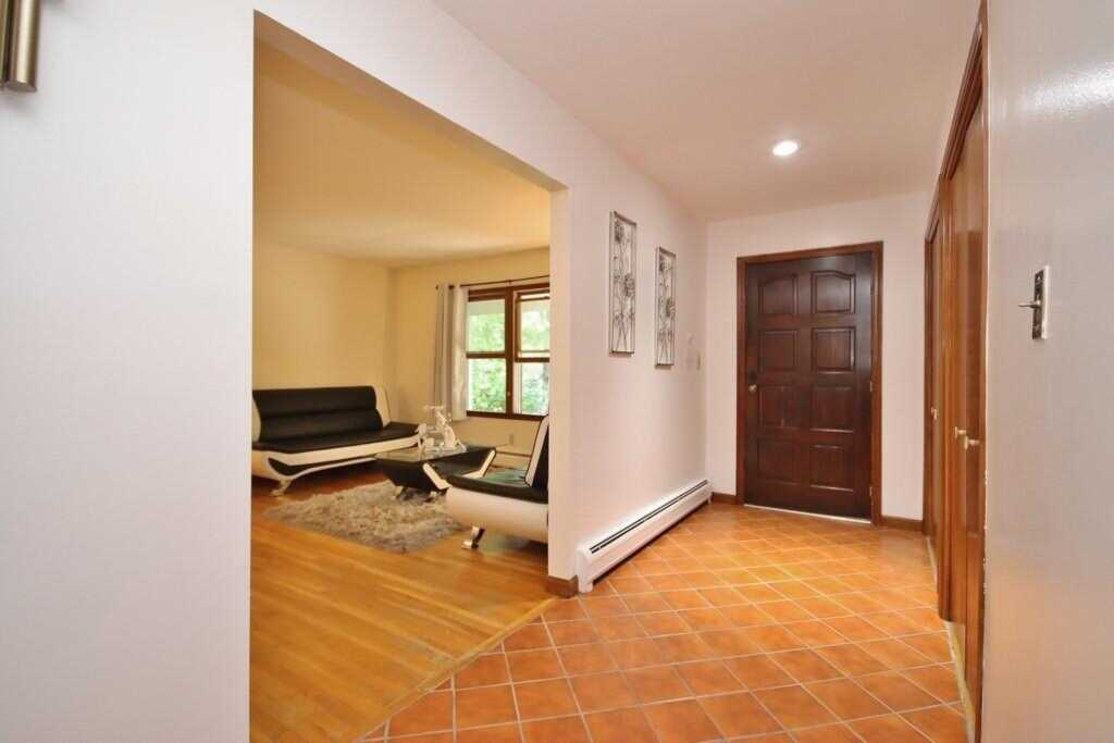85 Old Phillips Hill Road, New City, NY 10956 - Photo 4 of 35