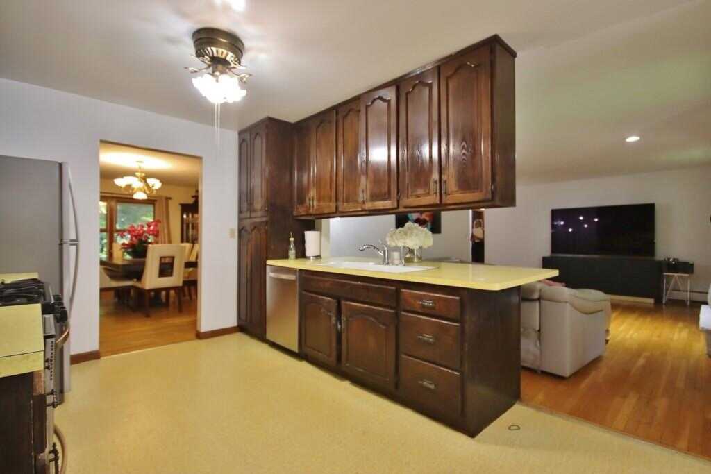 85 Old Phillips Hill Road, New City, NY 10956 - Photo 8 of 35