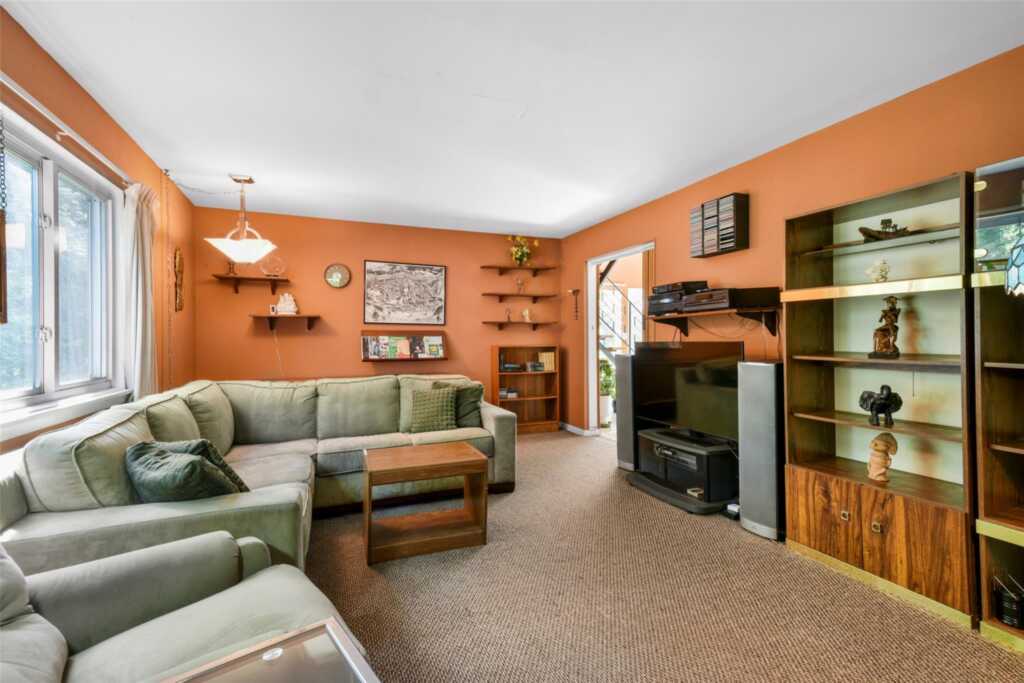 161 Morris Lane, New Rochelle, NY 10583 - Photo 15 of 33
