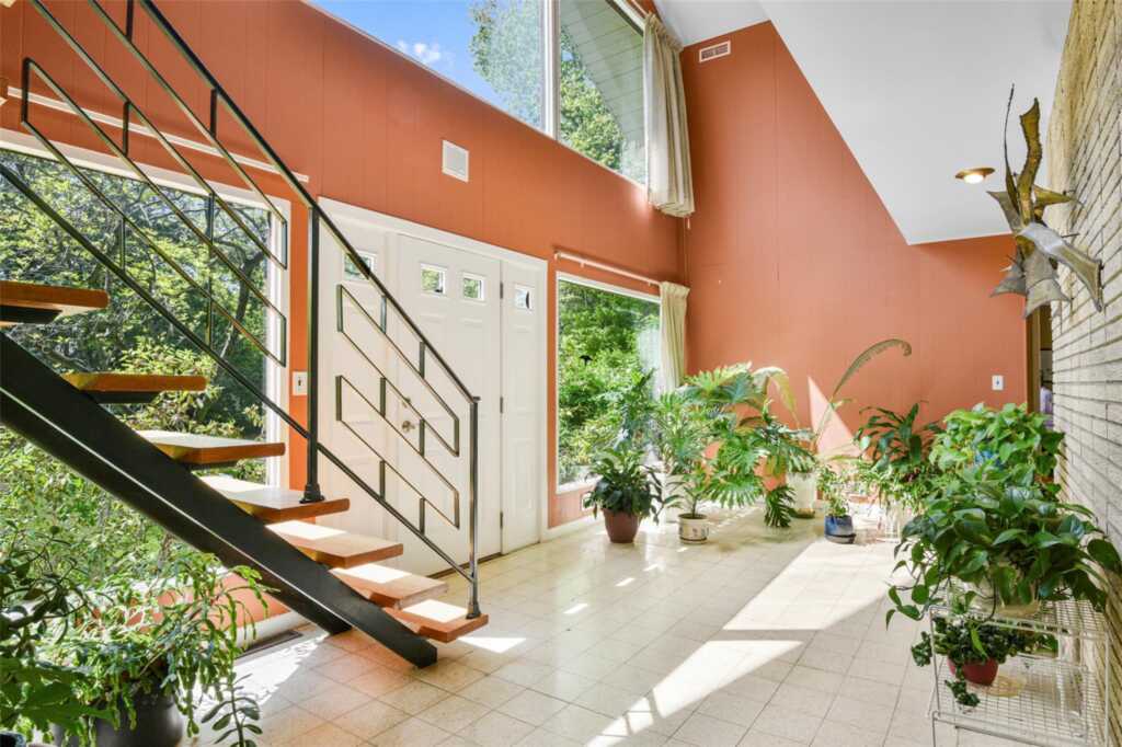 161 Morris Lane, New Rochelle, NY 10583 - Photo 5 of 33