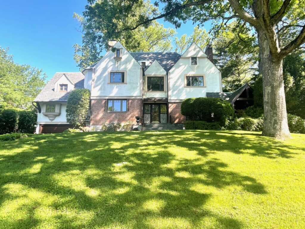 240 Beechmont Drive, New Rochelle, NY 10804