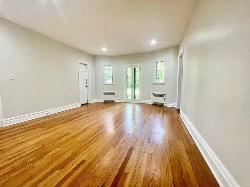 240 Beechmont Drive, New Rochelle, NY 10804 - Photo 10 of 40