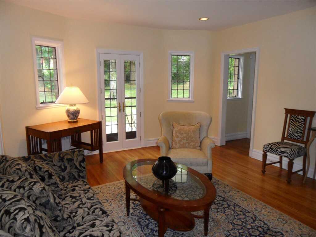 240 Beechmont Drive, New Rochelle, NY 10804 - Photo 11 of 40