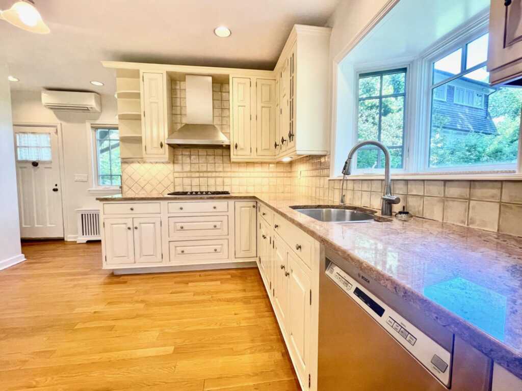 240 Beechmont Drive, New Rochelle, NY 10804 - Photo 12 of 40