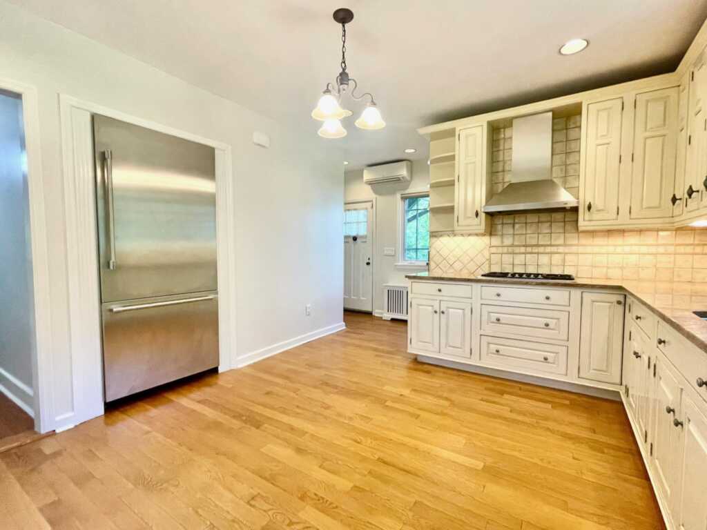 240 Beechmont Drive, New Rochelle, NY 10804 - Photo 13 of 40