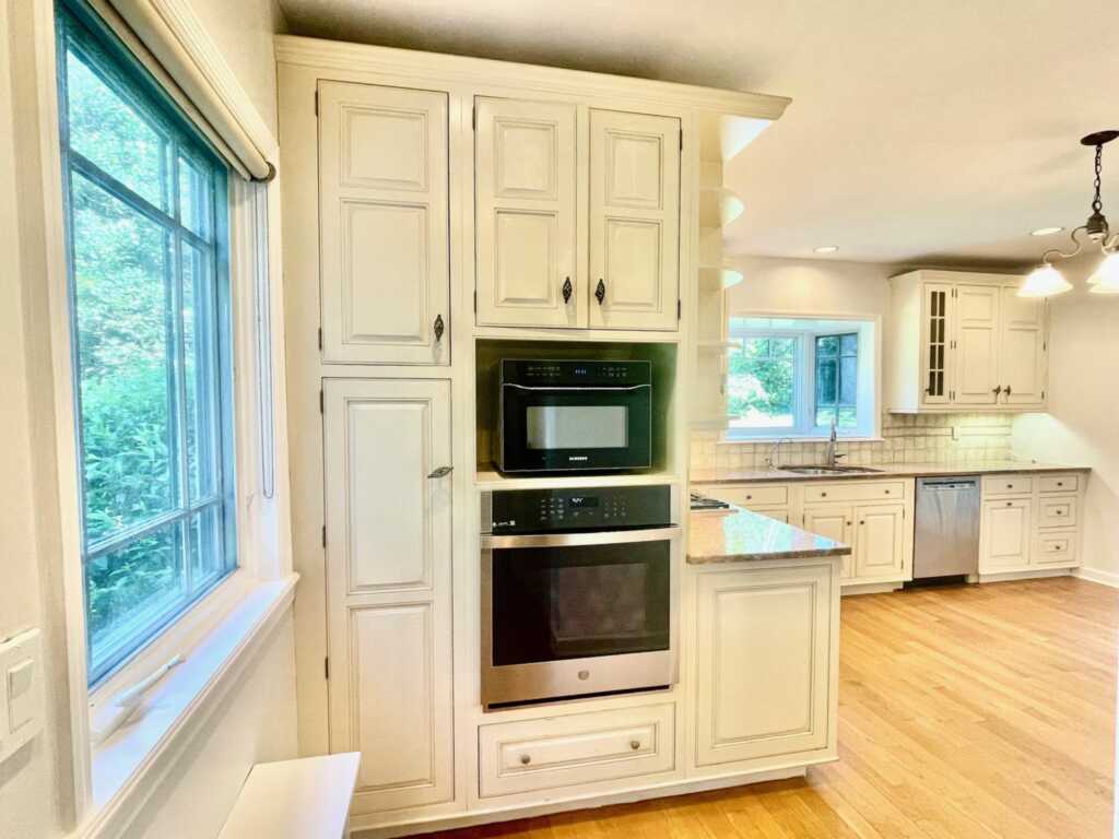 240 Beechmont Drive, New Rochelle, NY 10804 - Photo 14 of 40