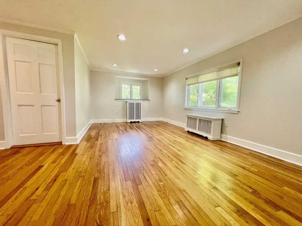 240 Beechmont Drive, New Rochelle, NY 10804 - Photo 17 of 40