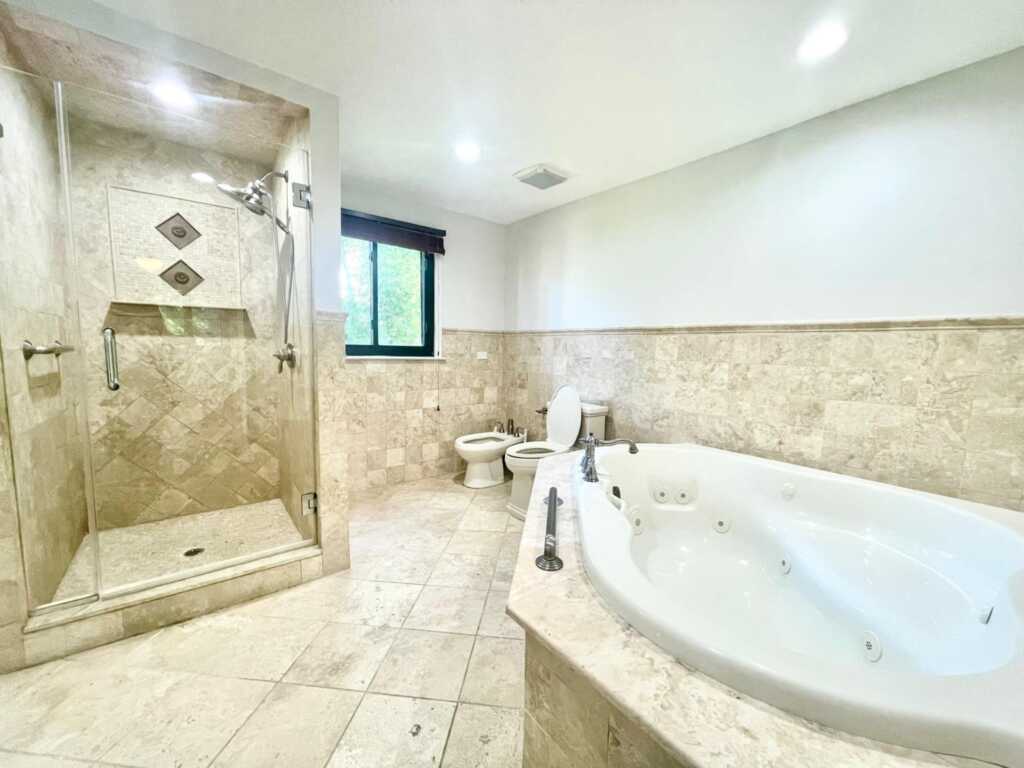 240 Beechmont Drive, New Rochelle, NY 10804 - Photo 34 of 40
