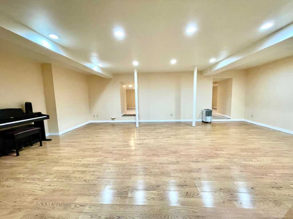 240 Beechmont Drive, New Rochelle, NY 10804 - Photo 38 of 40