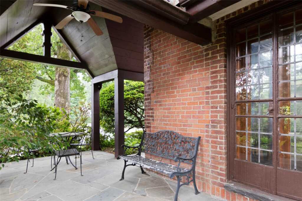 240 Beechmont Drive, New Rochelle, NY 10804 - Photo 39 of 40