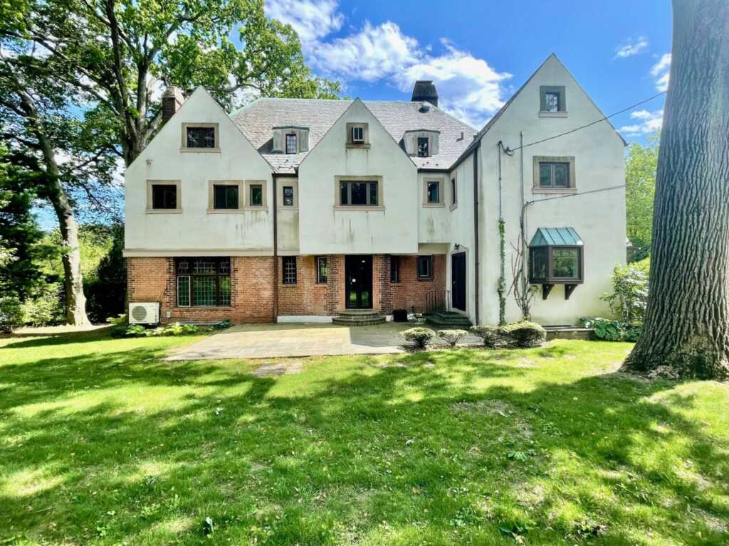 240 Beechmont Drive, New Rochelle, NY 10804 - Photo 40 of 40