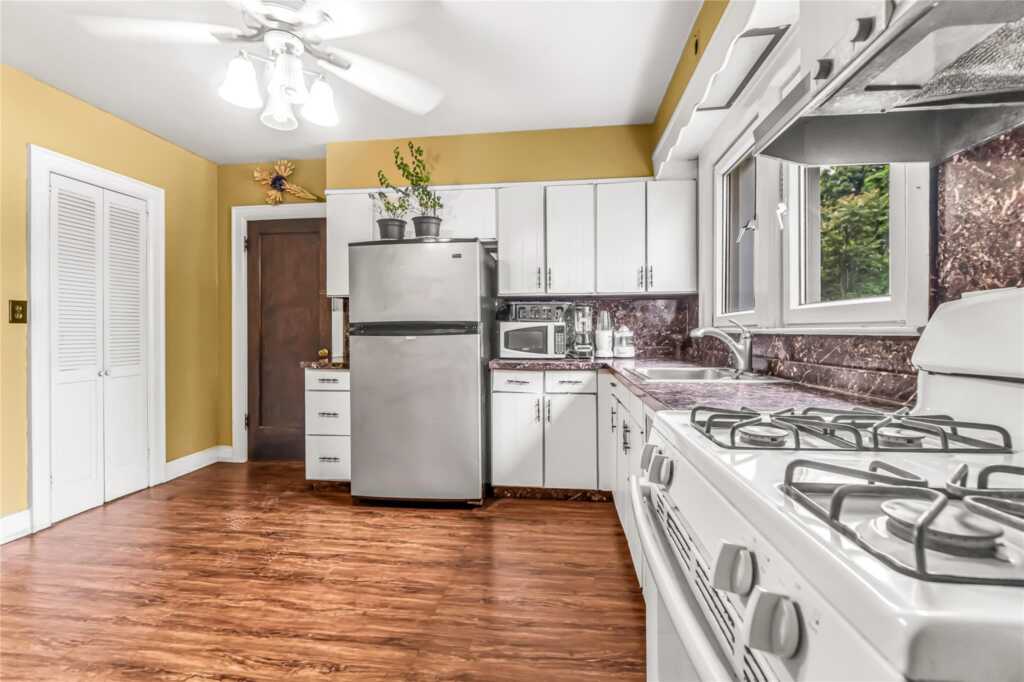 16 Rollhaus Place, Rye, NY 10573 - Photo 11 of 42