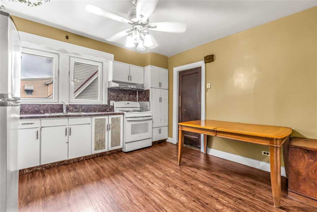 16 Rollhaus Place, Rye, NY 10573 - Photo 12 of 42