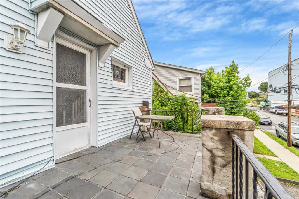 16 Rollhaus Place, Rye, NY 10573 - Photo 17 of 42