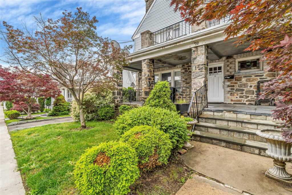 16 Rollhaus Place, Rye, NY 10573 - Photo 2 of 42