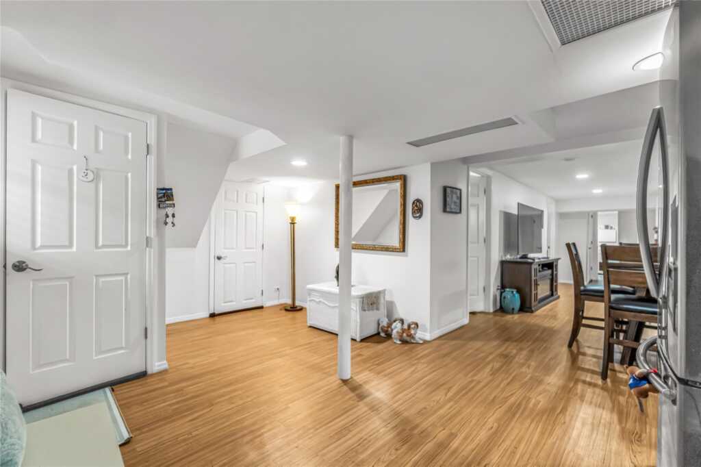 16 Rollhaus Place, Rye, NY 10573 - Photo 29 of 42
