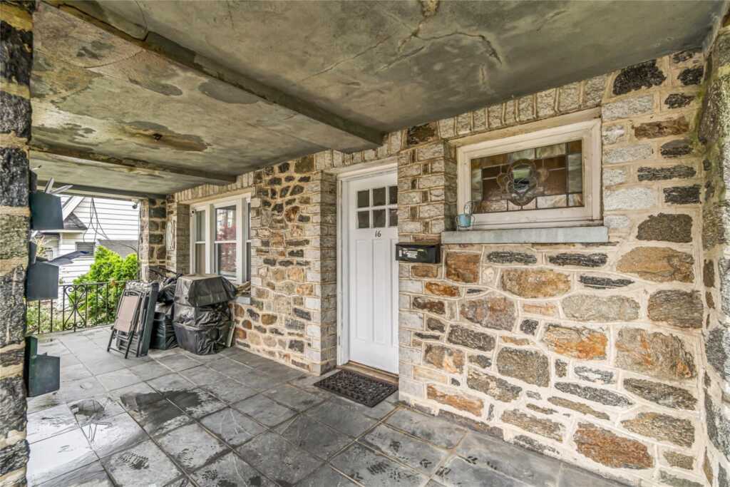16 Rollhaus Place, Rye, NY 10573 - Photo 3 of 42