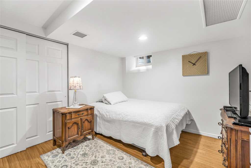16 Rollhaus Place, Rye, NY 10573 - Photo 37 of 42