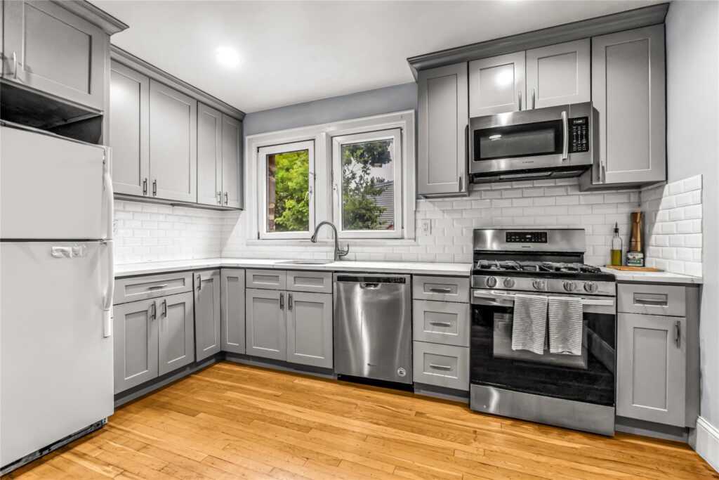 16 Rollhaus Place, Rye, NY 10573 - Photo 4 of 42