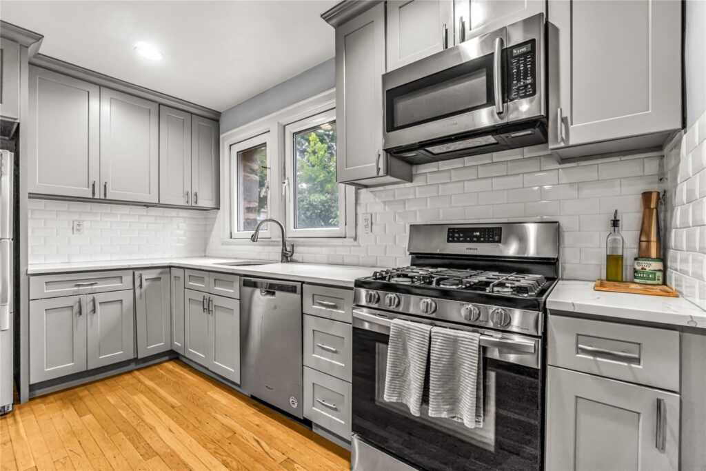 16 Rollhaus Place, Rye, NY 10573 - Photo 5 of 42