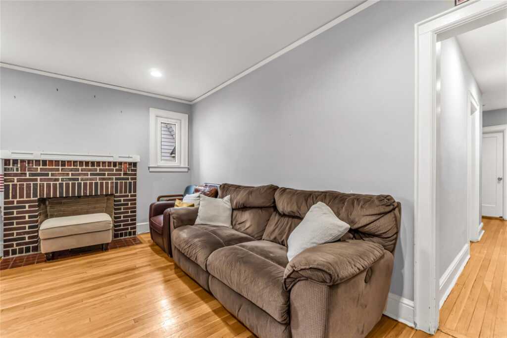 16 Rollhaus Place, Rye, NY 10573 - Photo 7 of 42