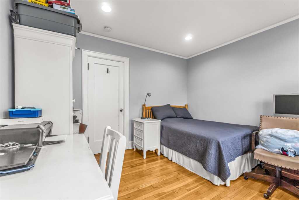 16 Rollhaus Place, Rye, NY 10573 - Photo 8 of 42