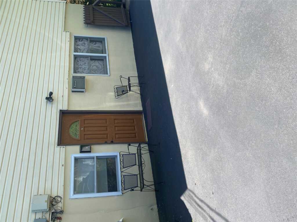 82 Adams Court, Pearl River, NY 10965