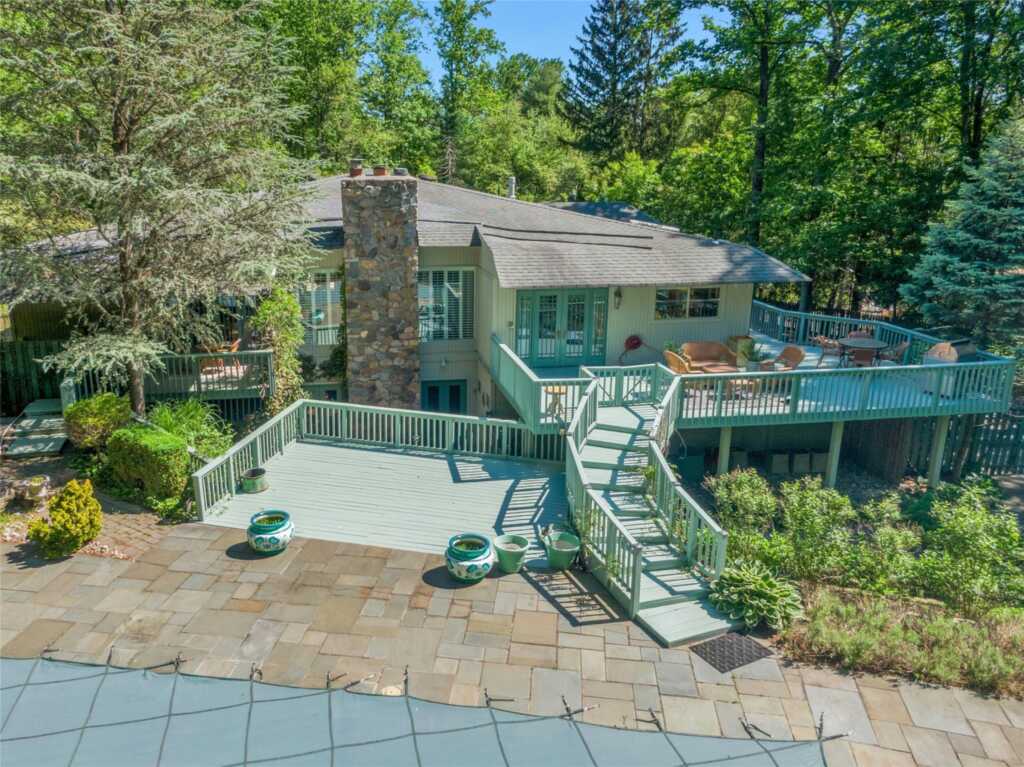 15 Wagon Wheel Drive, New City, NY 10956