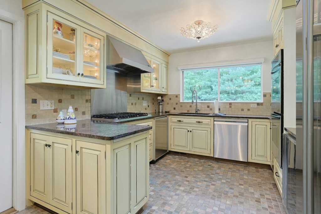 15 Wagon Wheel Drive, New City, NY 10956 - Photo 11 of 45