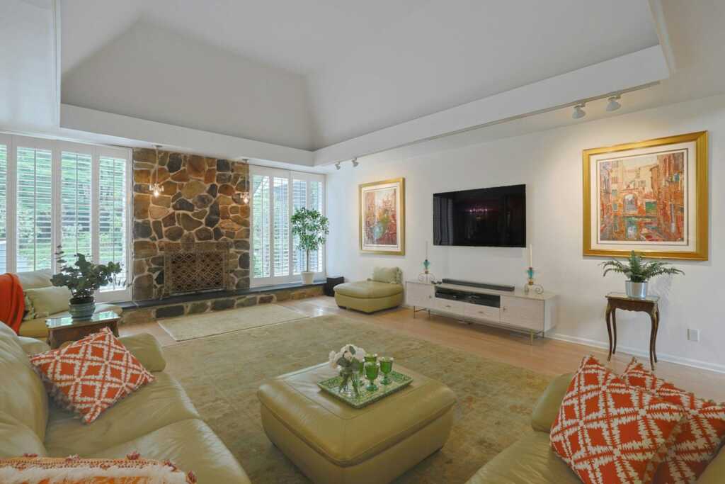 15 Wagon Wheel Drive, New City, NY 10956 - Photo 8 of 45