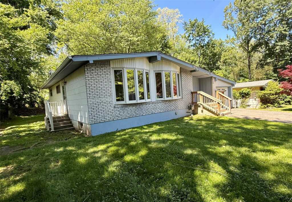 123 Helene Road, Valley Cottage, NY 10989 - Photo 2 of 15