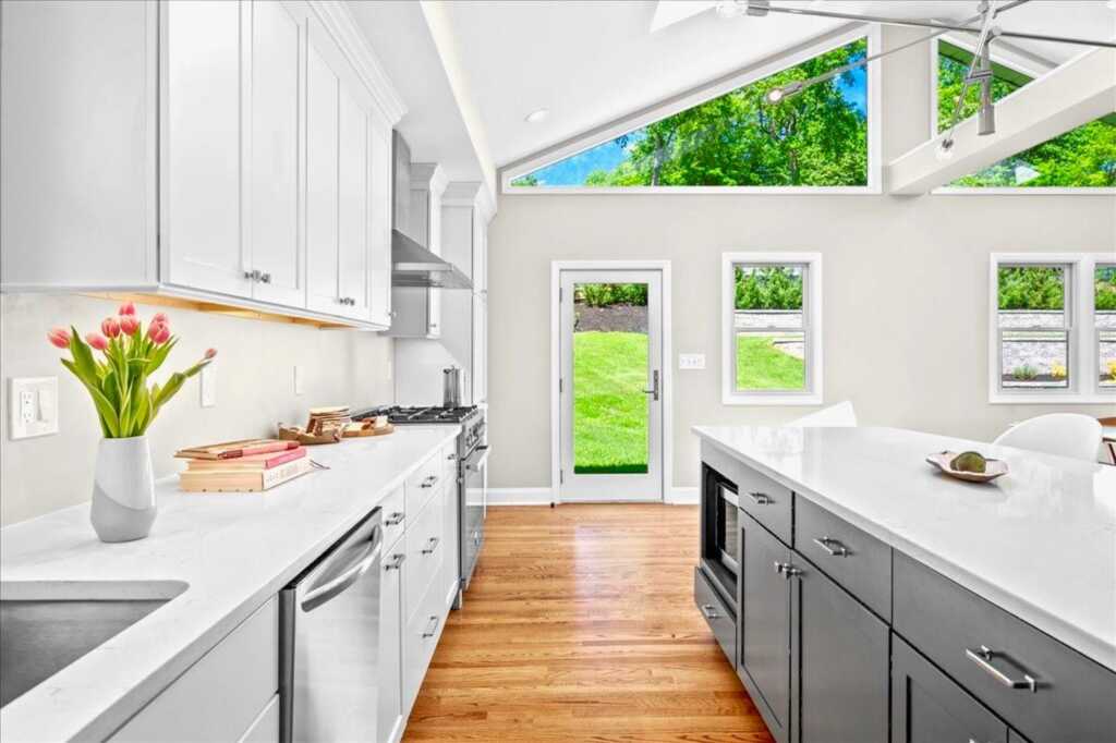 530 North Midland Avenue, Nyack, NY 10960 - Photo 14 of 43