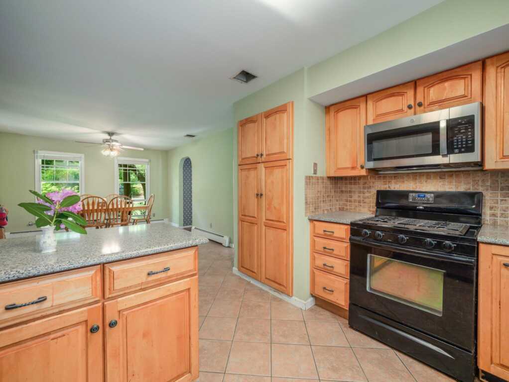 33 Rochelle Drive, New City, NY 10956 - Photo 14 of 36
