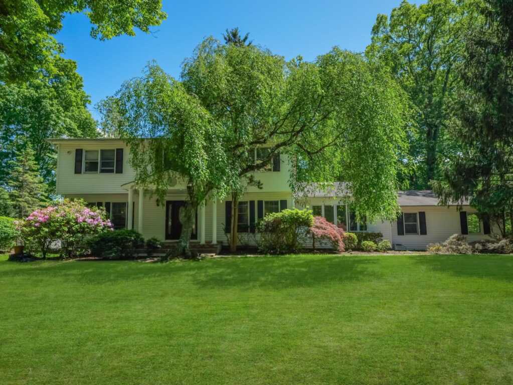 33 Rochelle Drive, New City, NY 10956 - Photo 2 of 36