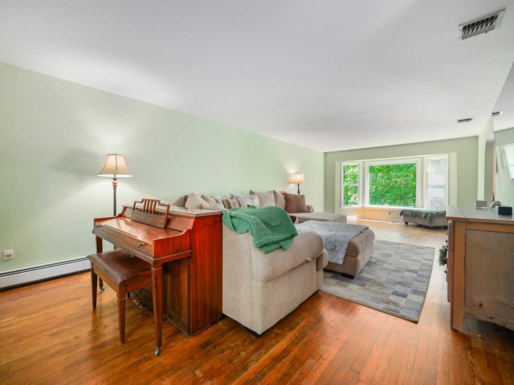 33 Rochelle Drive, New City, NY 10956 - Photo 25 of 36