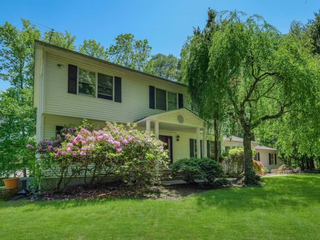 33 Rochelle Drive, New City, NY 10956 - Photo 3 of 36