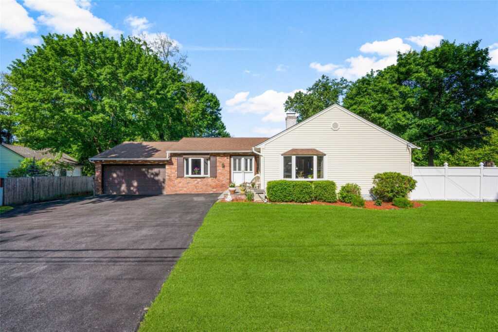 206 Wood Hampton Drive, White Plains, NY 10603