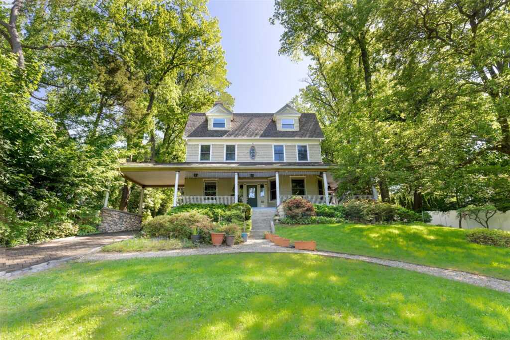 140 Montgomery Circle, New Rochelle, NY 10804 - Photo 2 of 30