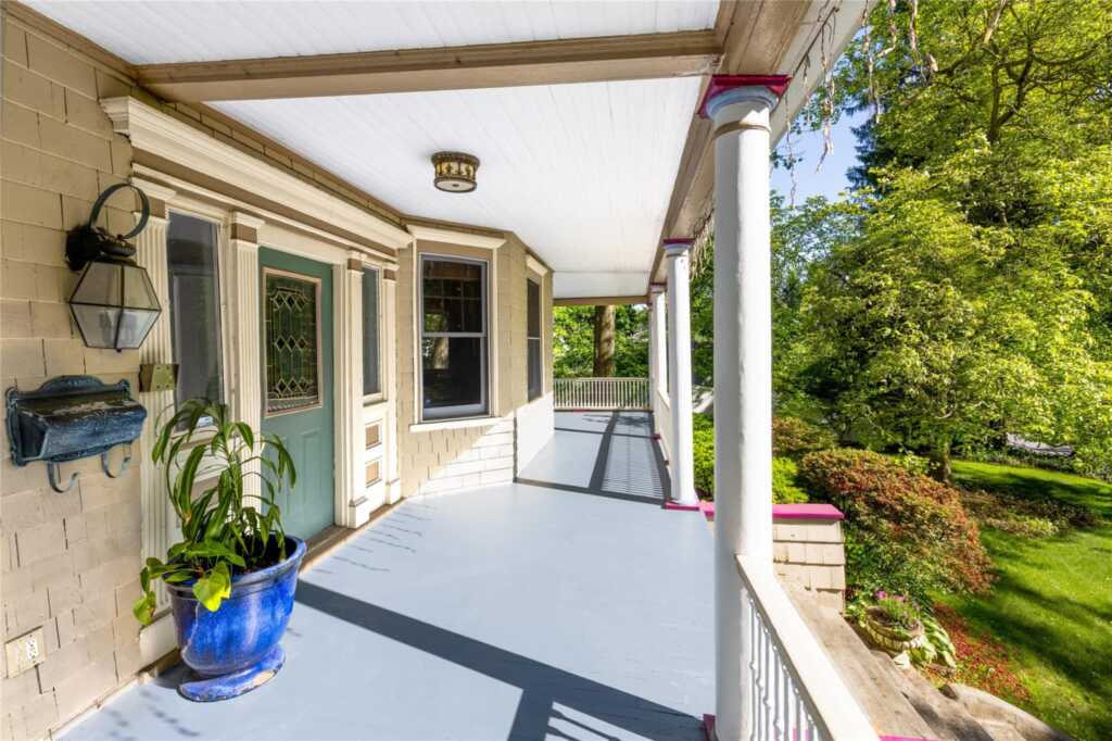 140 Montgomery Circle, New Rochelle, NY 10804 - Photo 3 of 30
