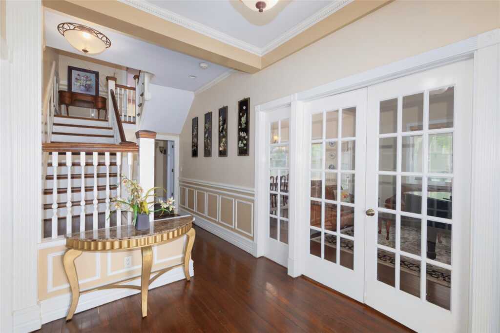 140 Montgomery Circle, New Rochelle, NY 10804 - Photo 4 of 30
