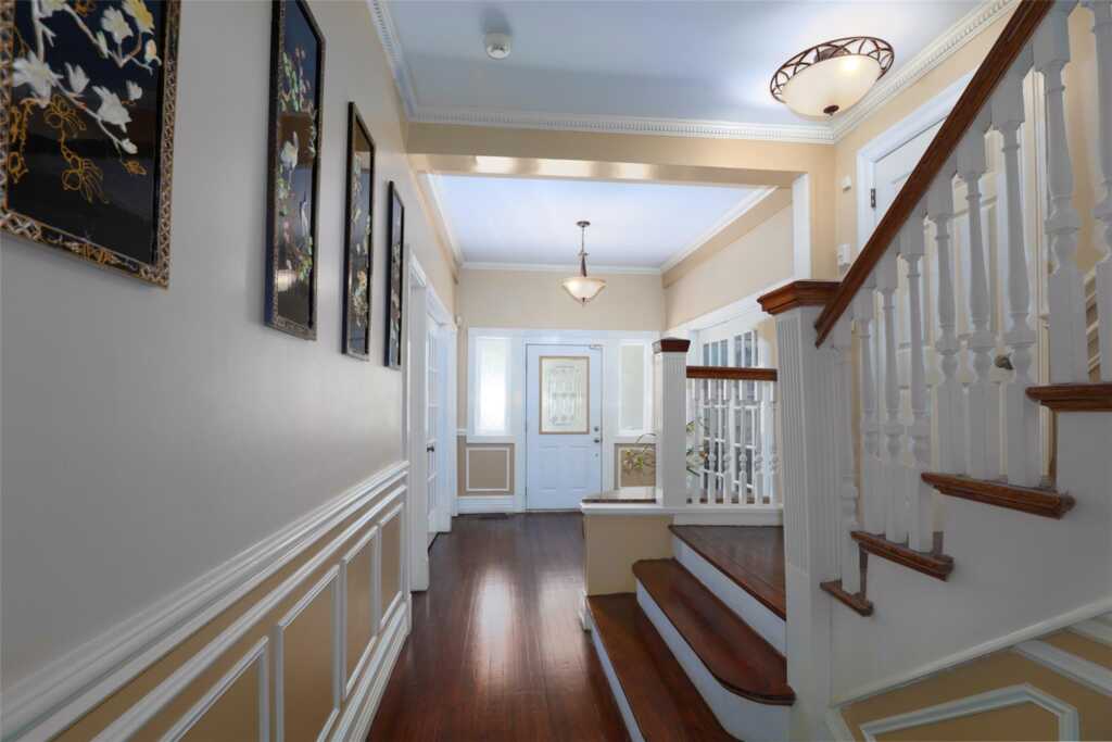 140 Montgomery Circle, New Rochelle, NY 10804 - Photo 5 of 30