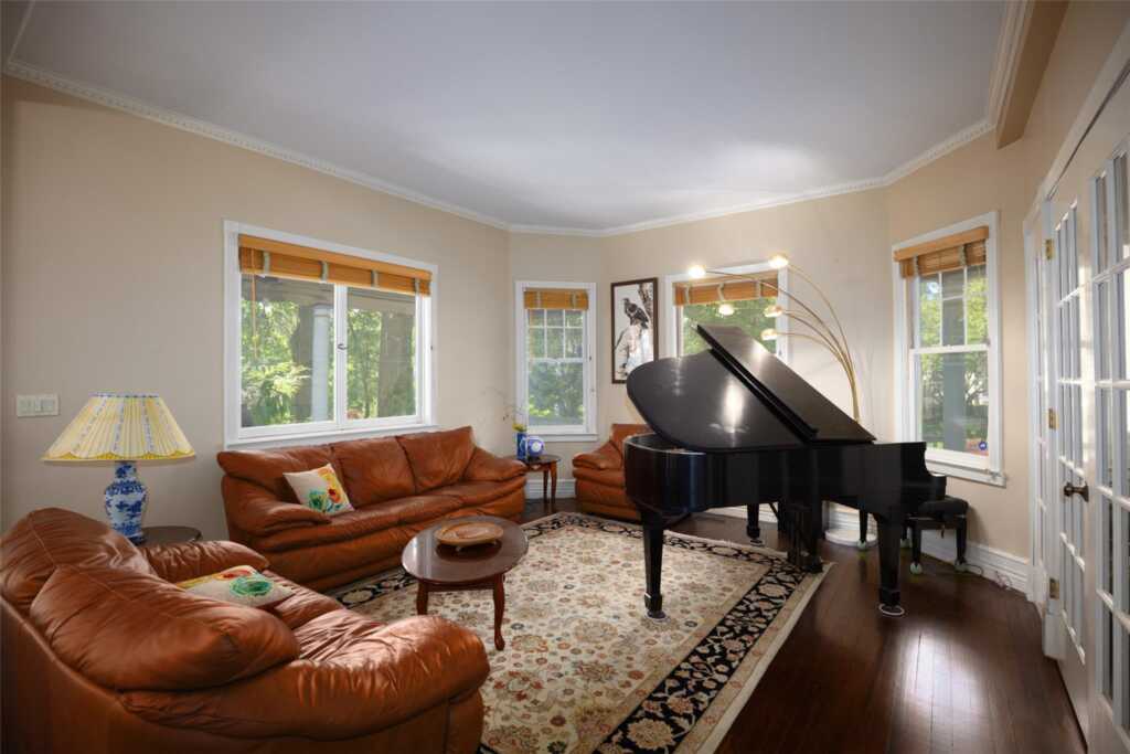 140 Montgomery Circle, New Rochelle, NY 10804 - Photo 6 of 30