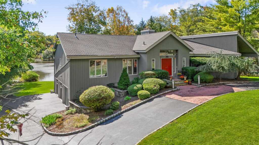 286 Mountain Road, New City, NY 10956 - Photo 5 of 43