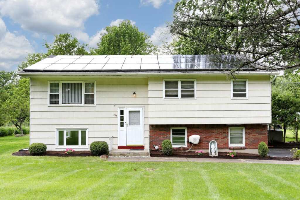 543 Westfield Drive, Valley Cottage, NY 10989 - Photo 2 of 11