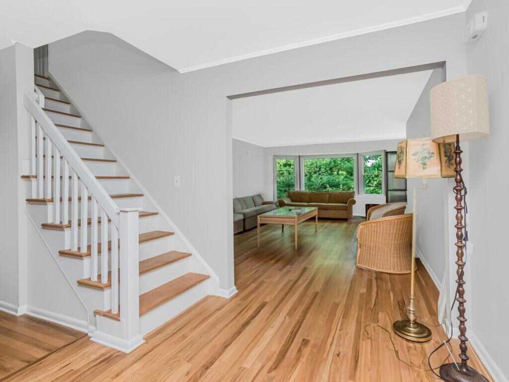 81 Winding Brook Road, New Rochelle, NY 10804 - Photo 10 of 37