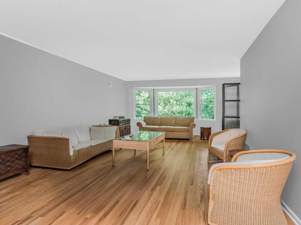 81 Winding Brook Road, New Rochelle, NY 10804 - Photo 11 of 37