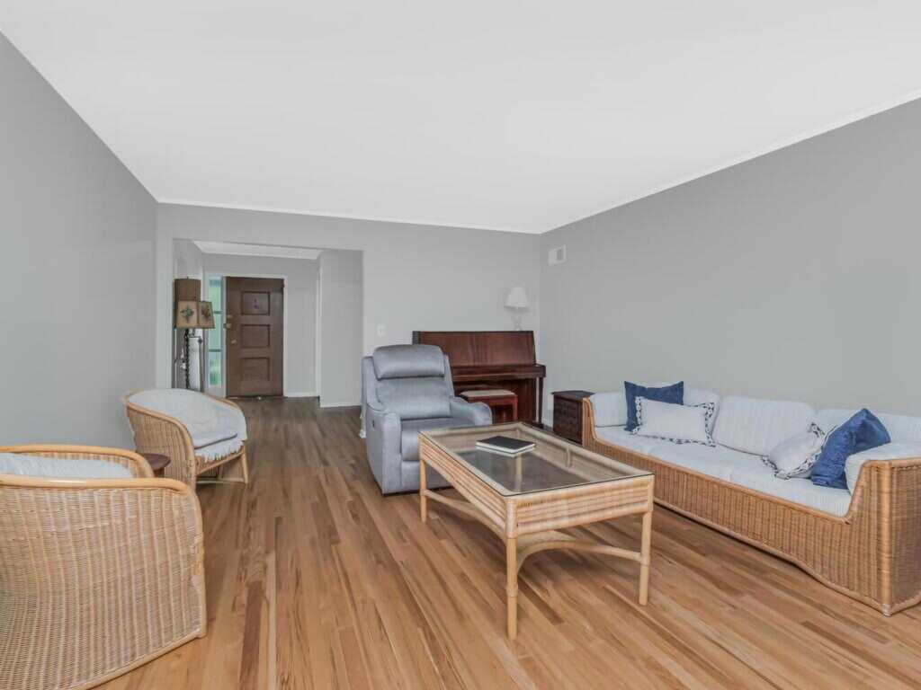 81 Winding Brook Road, New Rochelle, NY 10804 - Photo 12 of 37